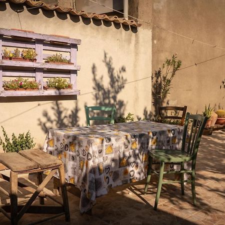 Bed and Breakfast Sa Domu De Ladiri - Matrimoniale Con Giardino Musei Exterior foto