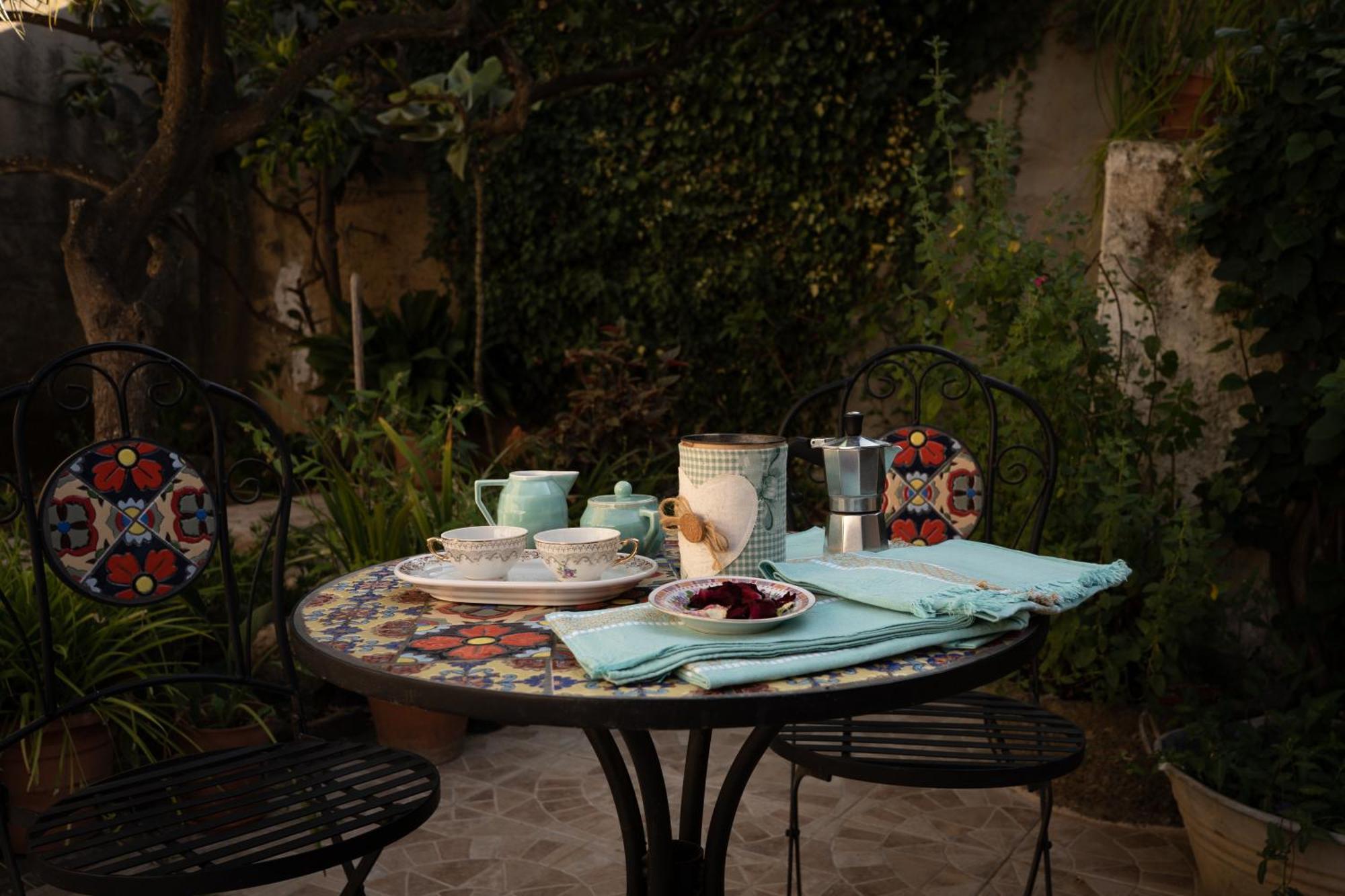 Bed and Breakfast Sa Domu De Ladiri - Matrimoniale Con Giardino Musei Exterior foto